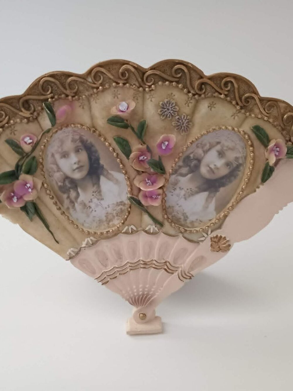 Vintage Fan Shaped 2-Picture Photo Frame: Victorian Style with Pink Roses